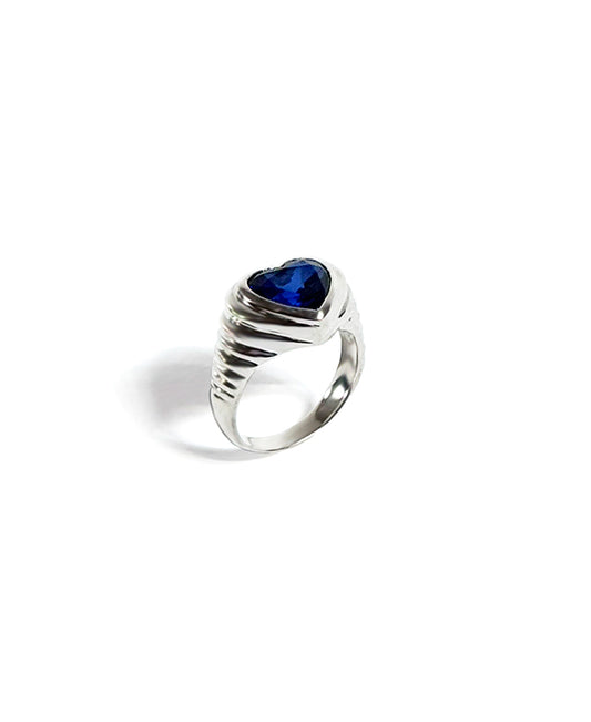 Saphire Ribbed Heart Ring